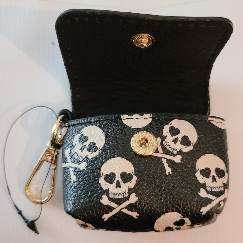 BETSEY JOHNSON SKULLS BONES AIRPOD CASE MINI POUCH COIN BAG CHARM CLIP - Picture 11 of 12